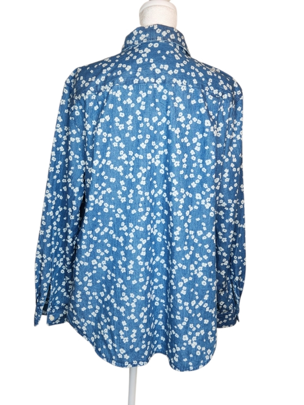 NEW Loft Blue Floral Chambray Button Down Shirt Size Medium - Picture 3 of 7